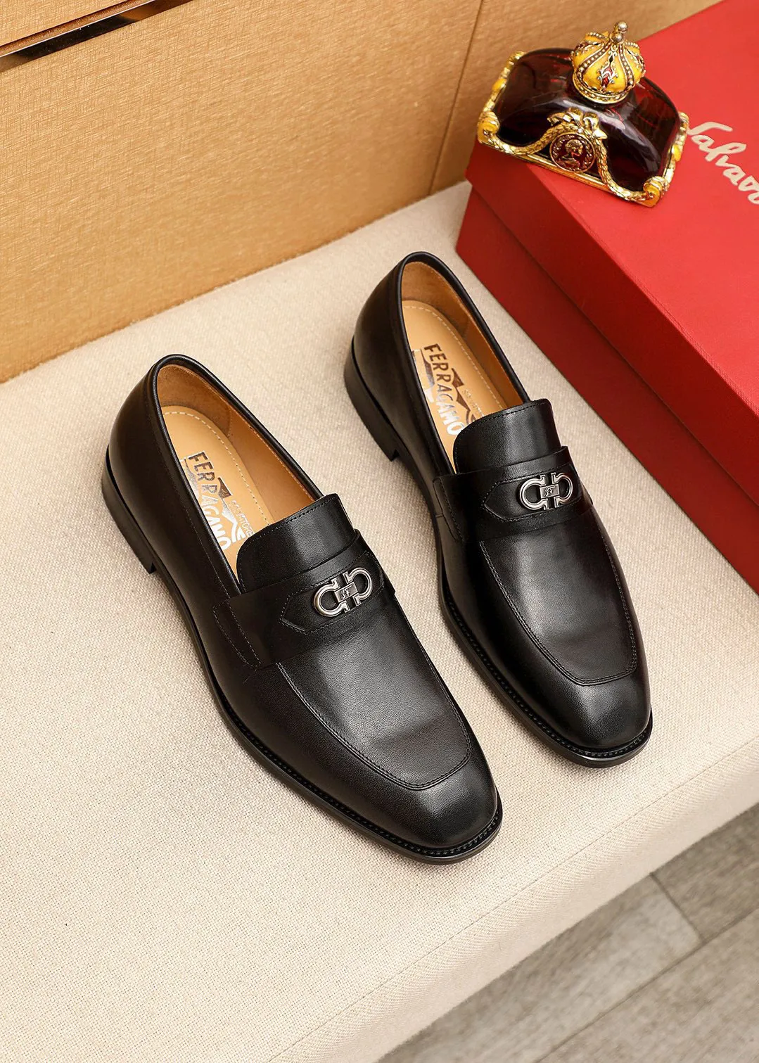 Men's shoes💰460💰 Product trademark: Ferragamo "Ferragamo" casual leather shoes Regular size: 38-44 (45🉑️customized) Product materials: Selected imported first-layer calfskin upper + luxury hardware buckle, imported water-dyed cow leather lining. Strong three-dimensional visual effect, original outsole color: 1⃣️color optional